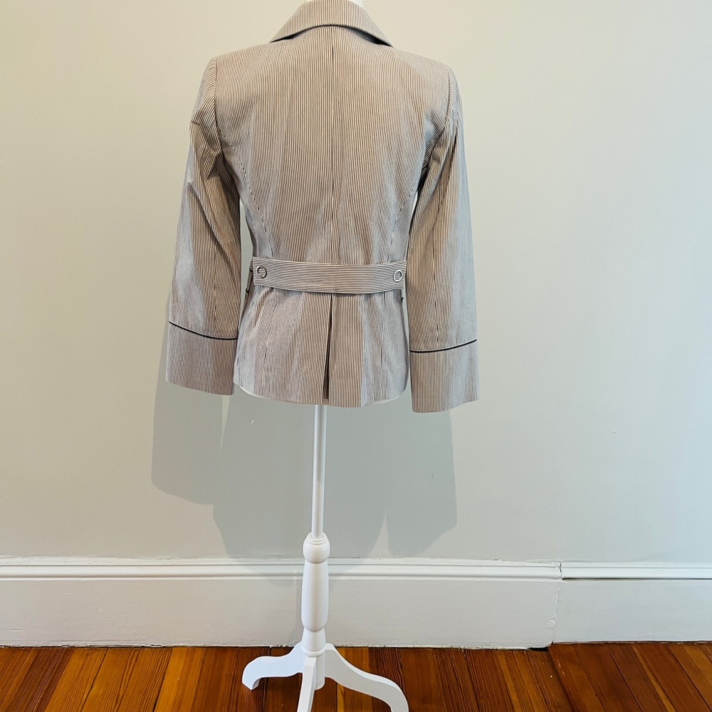 Navy and white blazer and short suite set. Piping details, silver snap buttons,